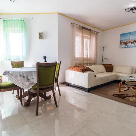 Giani With Swimming Pool Apartment *