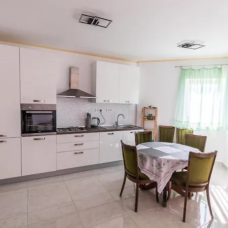 Giani With Swimming Pool Apartment Opatija