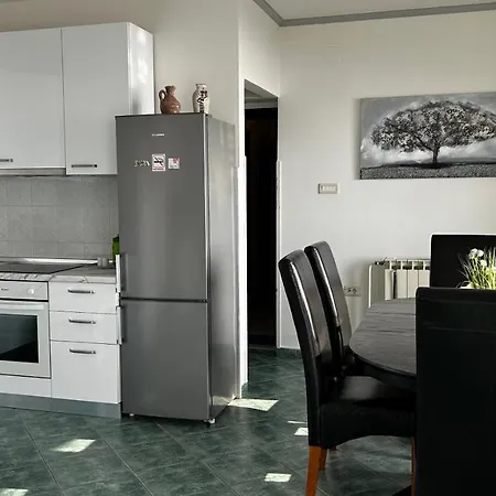 Apartment Giani With Swimming Pool *