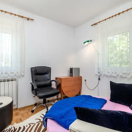 Giani With Swimming Pool Apartment Opatija