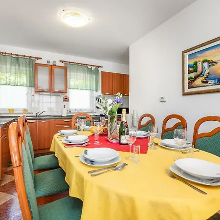 Apartment Giani With Swimming Pool *