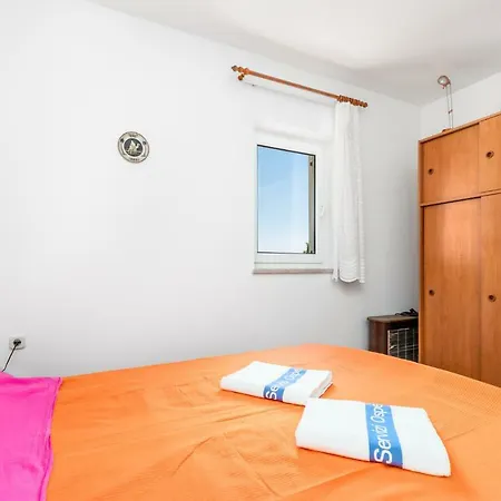Apartment Giani With Swimming Pool *