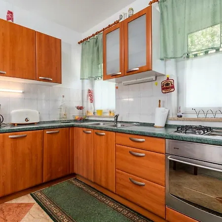 Apartment Giani With Swimming Pool *