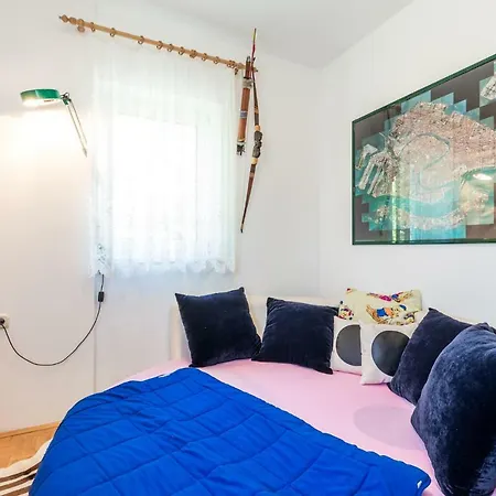 Apartment Giani With Swimming Pool *