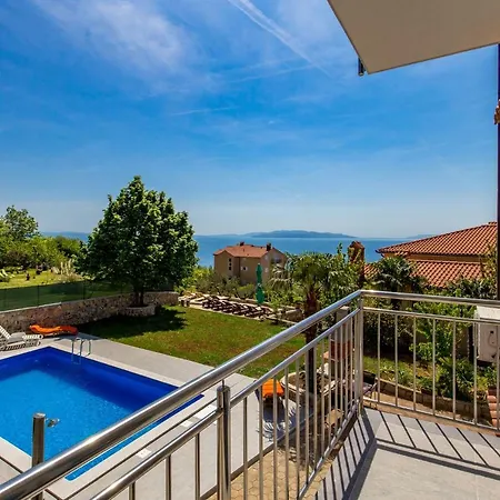 Giani With Swimming Pool Apartment
