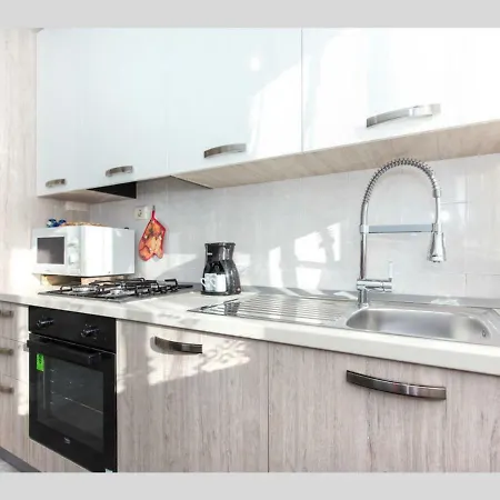 Giani With Swimming Pool Apartment