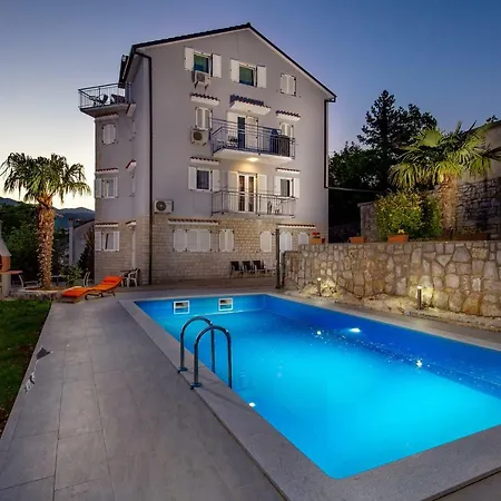 Giani With Swimming Pool Apartment