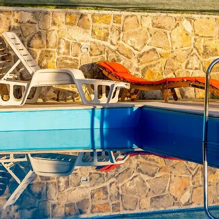 Apartment Giani With Swimming Pool *