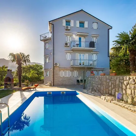Giani With Swimming Pool Apartment *