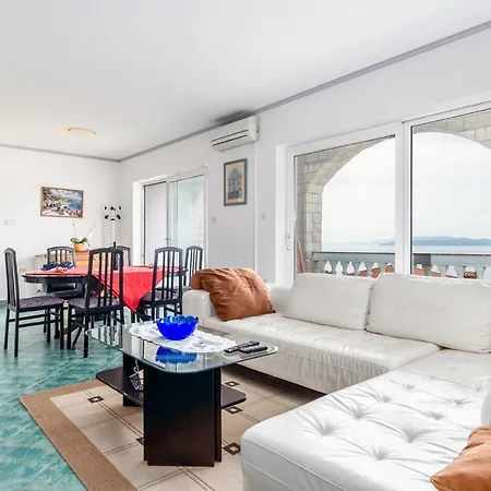 Apartment Giani With Swimming Pool Opatija