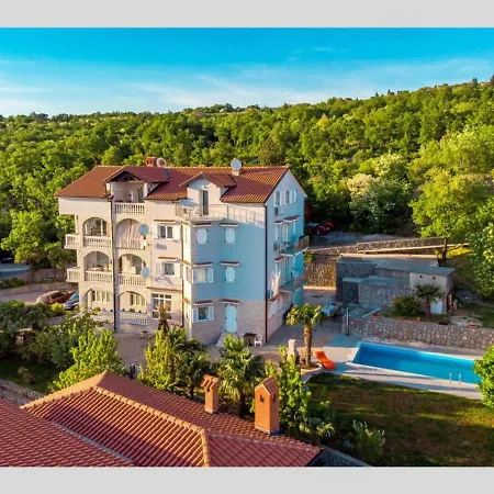Apartment Giani With Swimming Pool Opatija
